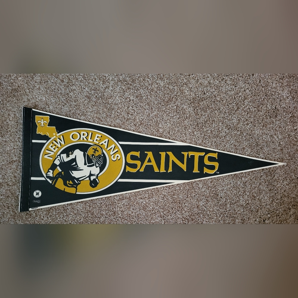 Vintage NFL New Orleans Saints felt Pennant Flag
